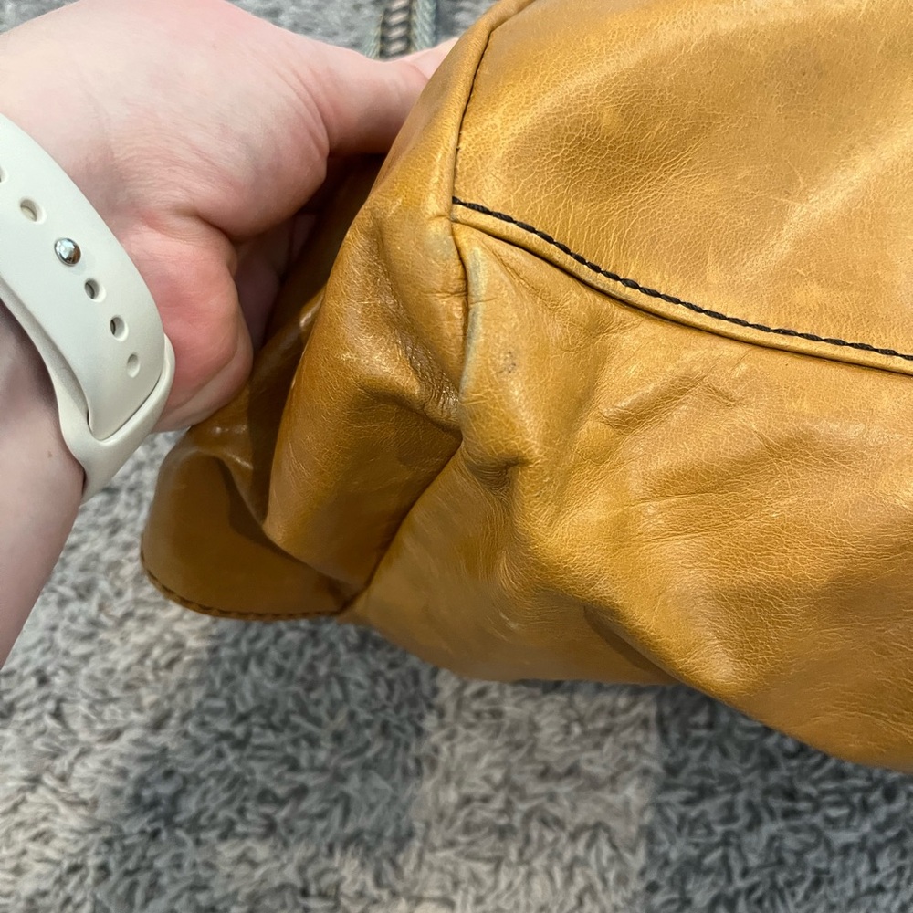 Hobo Sheila Large Satchel in Natural Crossbody Bag - Picture 6 of 11